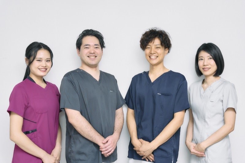 ここから接骨院スタッフ集合写真